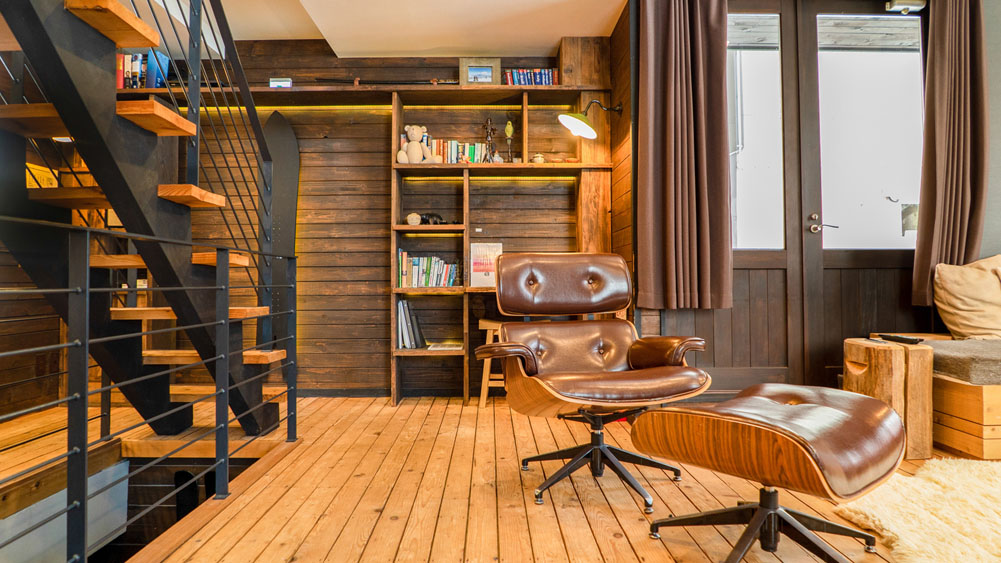 Momiji Lodge - Old-Fashioned Accent Chair